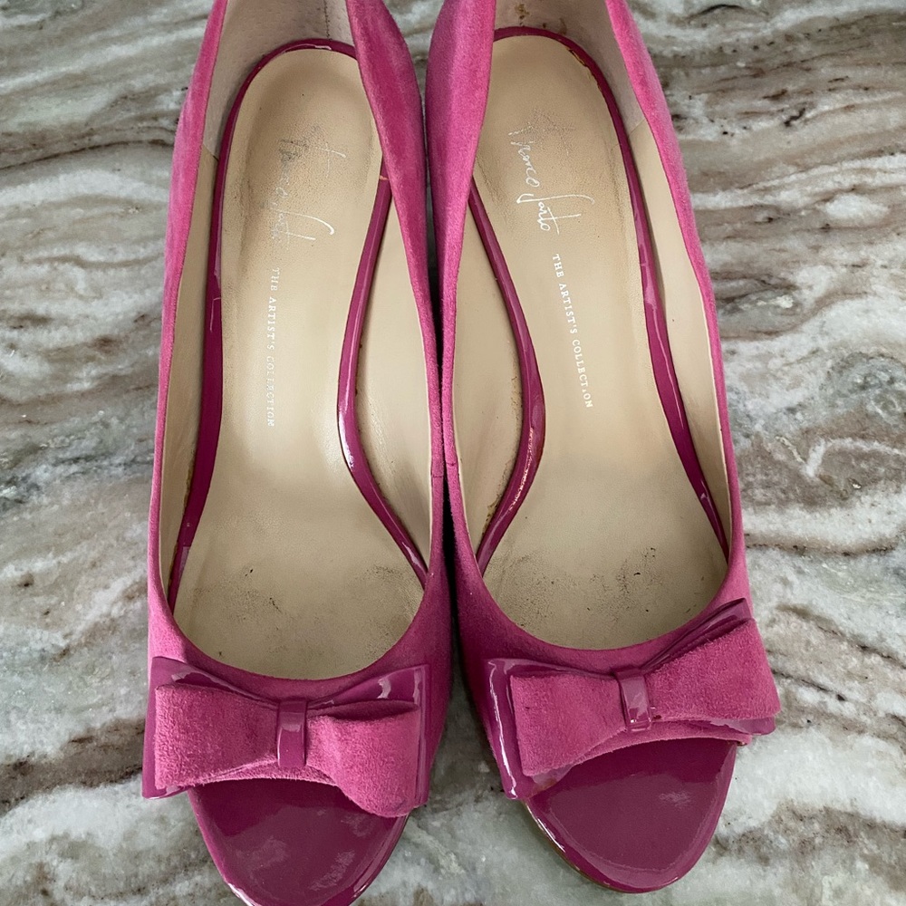 Suede pink bow wedges